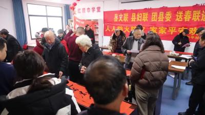 视频-新春走基层 | 通城县开展送春联进社区活动