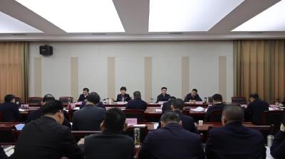 视频-通城县委常委会2024年第6次会议召开