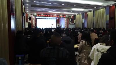 视频-通城县隽水中学召开家庭教育指导家长会