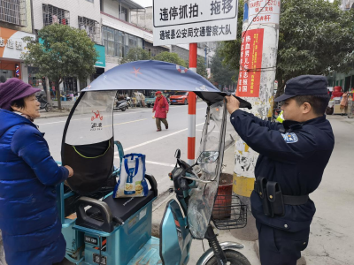 通城县石南镇开展摩托车、电动车加装雨棚违法行为专项整治行动