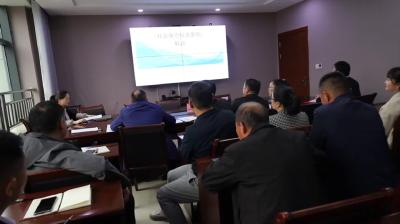 视频-通城县医保局开展《社会保险经办条例》学习培训