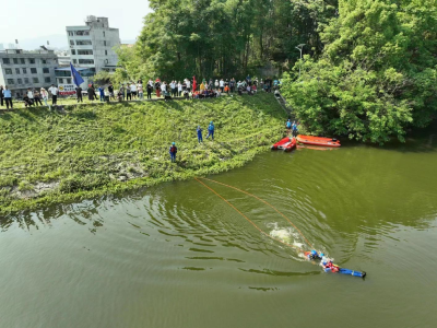 通城县隽水镇石泉村：开展防溺水救援演练 织牢学生安全防护网