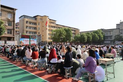 【关爱未成年人】通城县隽水初中举行家校共建感恩励志演讲报告会