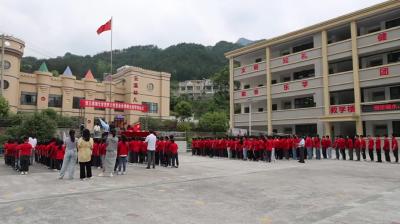 视频-湖北盛帆公益基金会到云溪小学爱心助学 