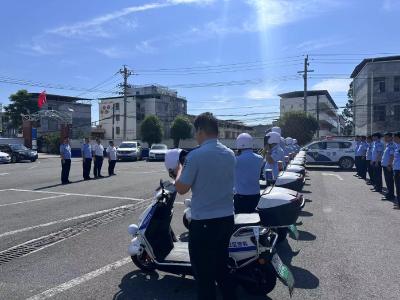 通城县关刀镇：警用摩托车投用乡镇 夜间巡逻警灯常亮