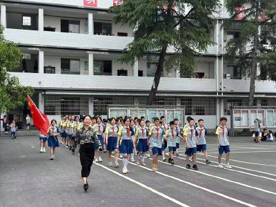 通城县北港小学：寓教于乐，防校园欺凌情景剧登上六一舞台