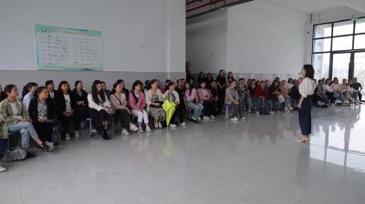 视频-通城县第一小学开展“家长进校园”观摩活动 