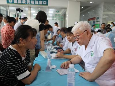 湖北省中西医结合学会中医中药基层行走进通城