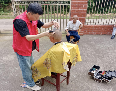 通城县四庄乡：关爱老人 志愿活动暖人心
