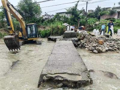 【应对强降雨】通城县麦市镇：河坝损毁情况急，干群同心解难题