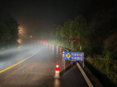 【应对强降雨】通城交通公路部门连夜除险保畅