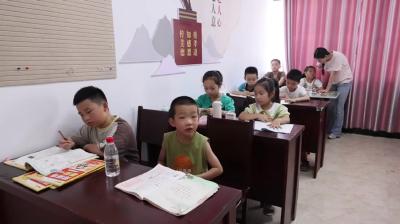 视频-通城：开设社区暑假托管班 让学生开心家长放心