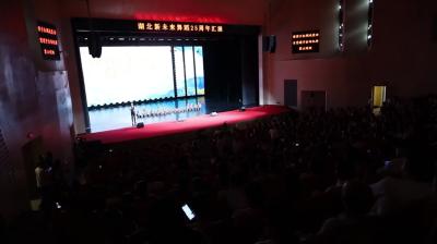 视频-湖北新未来舞蹈学校举行25周年文艺庆典 