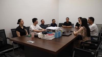 视频-爱心助学！这家企业为高考成绩优异学生发放助学金1万元 