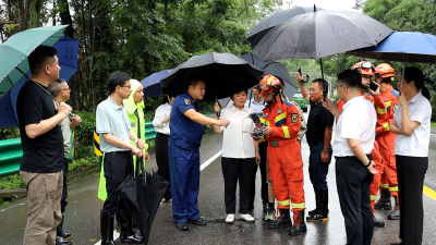 通城县马鞍山路段发生山体滑坡！已实行交通限制