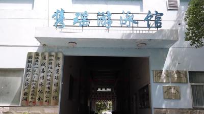视频-通城县3家游泳馆对中小学生免费开放，记者实探：在这里玩水既安全又有趣