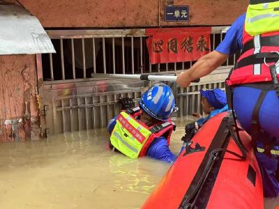 通城县蓝天救援队：闻“汛”而动 奋勇逆行