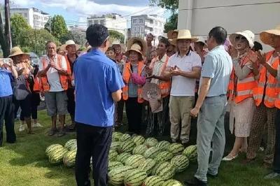 小城大爱 | 通城县爱心人士为全县环卫工人送上夏日清凉