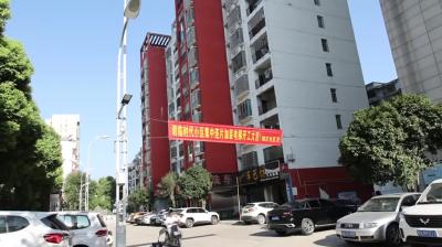 视频-16栋单元楼电梯集中开工！通城君临时代小区迎来“成片”加梯 