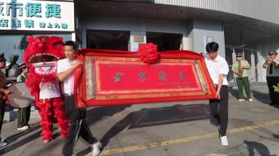 视频-【好人好事】通城状元广场曾伏生：连续9年爱心助学 累计资助近300人 