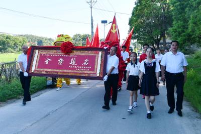 曾伏生：资教助学二十余载  爱心点亮求学路