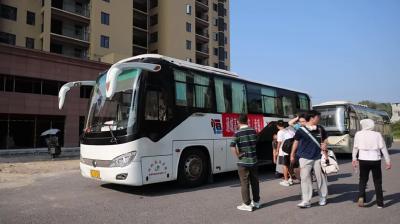 视频-直达校园！通城“高校直通车”助力370余名大学生平安返校