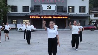 视频-通城县第五届全民广场舞大赛｜大坪乡内冲瑶族村舞蹈队全力备赛 