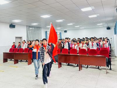 通城县马港镇马港中学七年级少年先锋队举行建队仪式