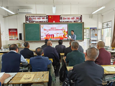 通城县塘湖镇黄袍中学：黑发积霜织日月，桃李满园育芳华