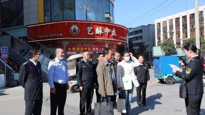 视频-通城县市场监督管理局开展外卖餐饮专项整治行动与“随机查餐厅”活动 