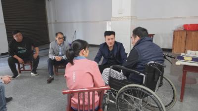 杨修伟到麦市镇入户走访：同吃连心饭  共话帮扶情