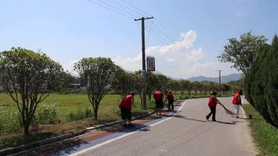 视频-【庆国庆 看变化】通城县隽水镇开展“扫干净 迎客人”人居环境整治活动 