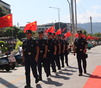 “中国红”+“警察蓝”=“安全感”！通城公安圆满完成国庆安保任务