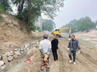 通城县石南镇：河堤步道建设 点亮田园生活