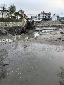 通城县北港镇：清理沉积淤泥，留下洁美河流