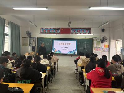 通城县大坪中心完小：校长授课，点燃思政课堂新火花