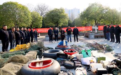 严厉打击非法捕捞！通城县集中销毁禁用渔具