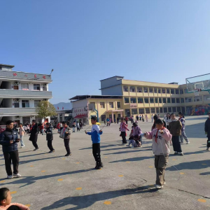 通城县四庄乡中心完小：跳动青春 绳舞飞扬