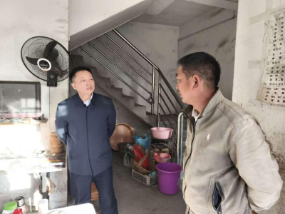 通城县石南镇力保易地扶贫搬迁居民节日安全 全面开展隐患排查与环境整治