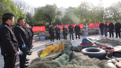 视频-严厉打击非法捕捞！通城县集中销毁禁用渔具 