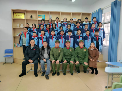 通城县隽水镇九宫小学“状元课堂”：退役军人讲述战争英勇事迹激励学子