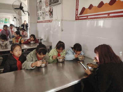 通城县大坪乡水口学校开展“食品安全，珍惜粮食”主题教育活动