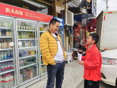 通城县北港镇前冲小学：护河小天使在行动