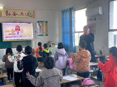 通城县北港镇前冲小学举办“送教下乡”校际活动