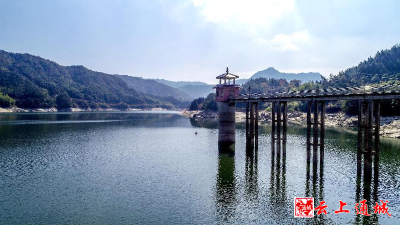 神奇的百丈潭风光：山水间的心灵之旅