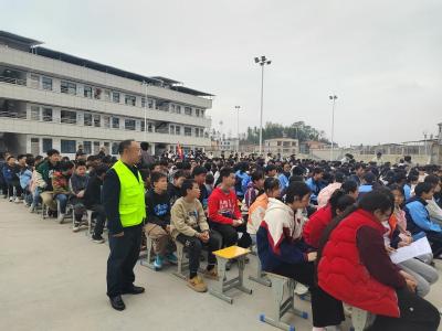 通城县五里镇：健康人生路，青春不“毒”行