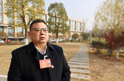 【两会声音⑦】县人大代表刘海军：抓住“一老一小”，更加精准有效地为群众排忧解难