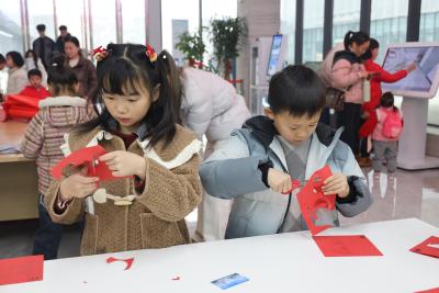 【新春走基层】通城县图书馆开展“赏年画 过大年”系列活动