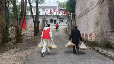 通城县四庄乡：节前慰问福利院，爱心传递暖人心