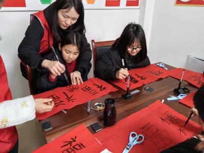 通城县大坪乡：“童”心同乐，同度新年